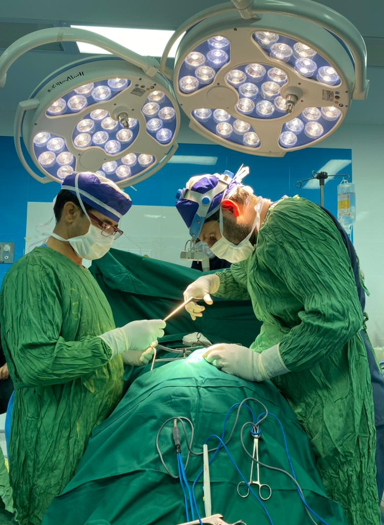 انجام عمل جراحی دراتاق عمل جدید بیمارستان امام خمی